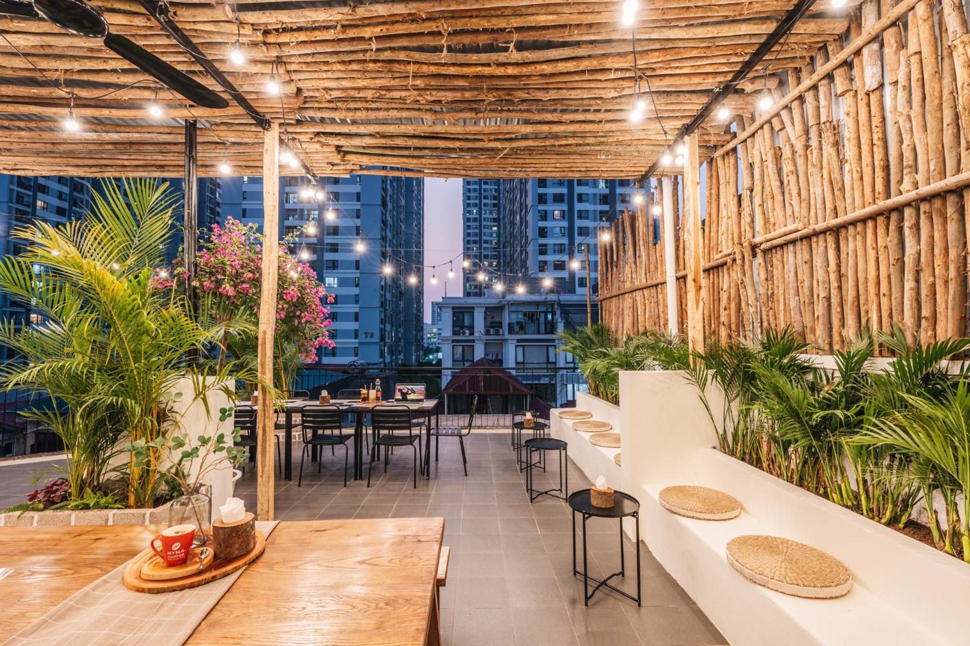 Căn hộ Crown Royal For Big Group-100m2 Rooftop Pool-city Centre Hà Nội